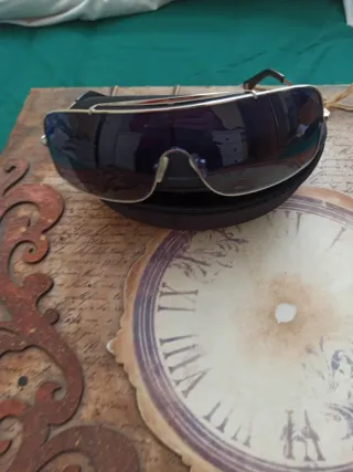 Gafas de sol vintage mujer negras y doradas