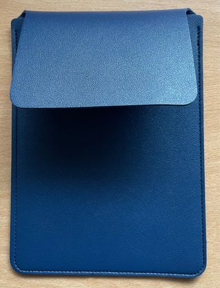 Capa tipo pele azul para ereaders até 6.8”