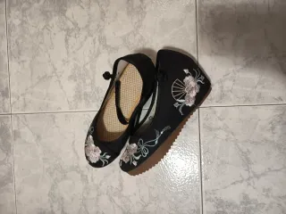 Zapatos mujer negro con flores número 38