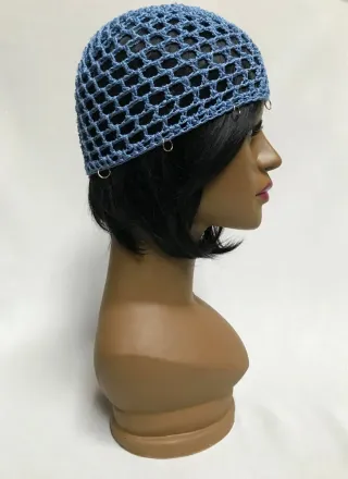 Mesh hat celeste, trama a rettangoli