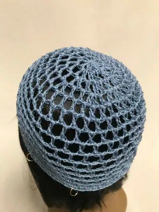 Mesh hat celeste, trama a rettangoli