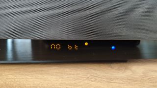 Microcadena Philips BTM2280/12 en color negro.