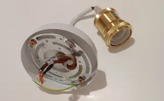 Lámpara pared blanco y dorado metal