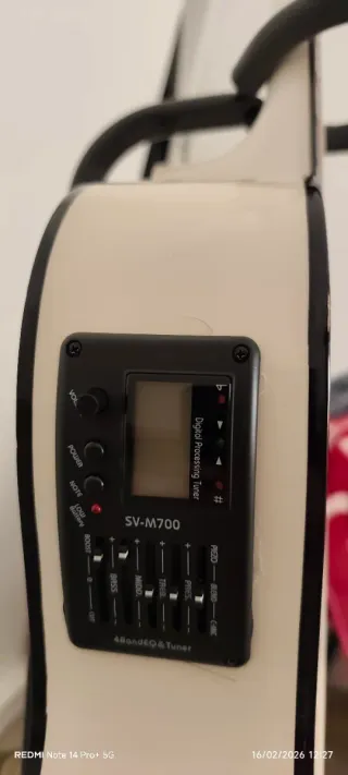 Guitarra amplificada  Clásica Rocio R-10WH Blanca