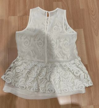 Top Zara encaje floral blanco