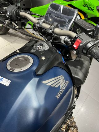 Honda CB650R E-Clutch Azul/Dorado