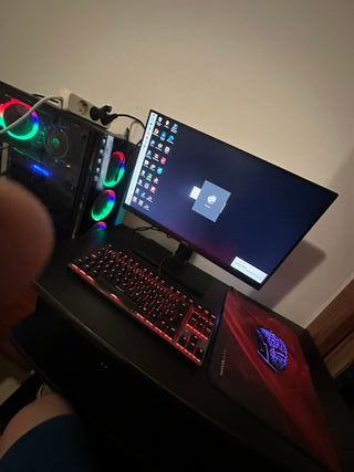 PC Torre, Pantalla, Teclado, Ratón, Auriculares