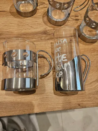 Juego 8 vasos con soporte metálico
