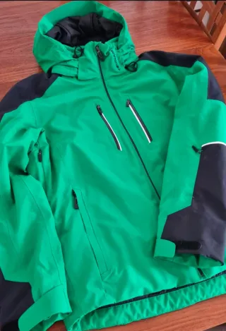 Chaqueta de esquí Tsunami, abriga muchísimo.