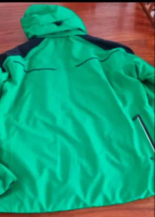 Chaqueta de esquí Tsunami, abriga muchísimo.