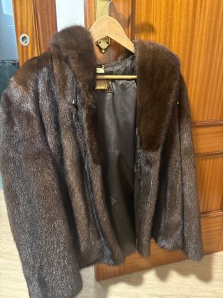 Abrigo de piel auténtica marrón