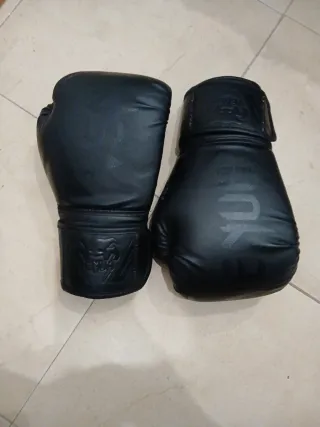 Guantes de Boxeo VENUM Negros
