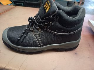 Zapatos de seguridad negros y grises