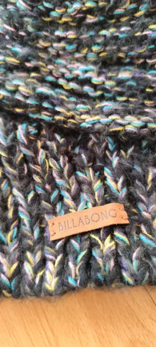 Gorro Billabong multicolor con pompón