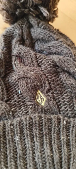 Gorro Volcom trenzado con pompón