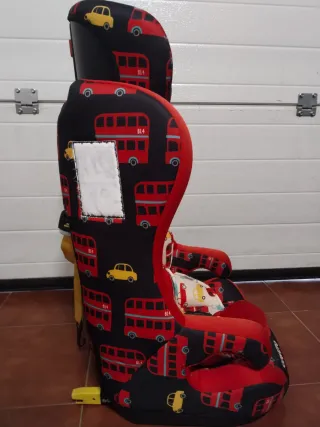 Silla de coche Cosatto con diseño de autobuses