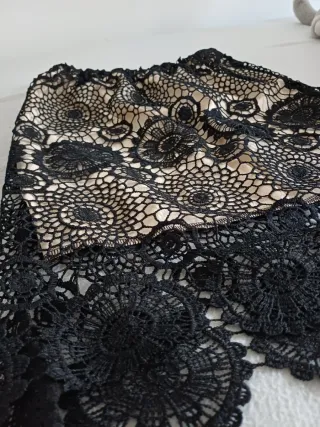 Conjunto encaje negro y fondo beige Talla L/M