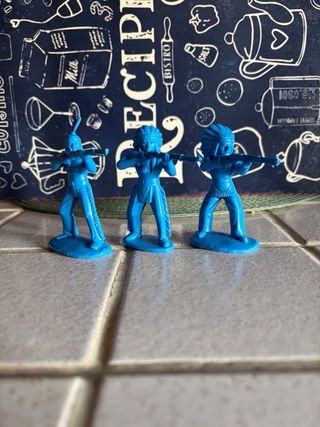 SOLDATINI DI PLASTICA TNSOLD INDIANI DDR. 6 FIGURE