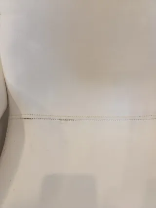 Juego de 4 sillas blancas polipiel,patas madera