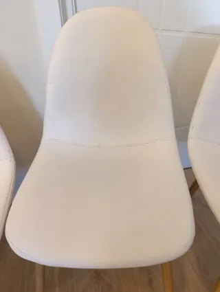 Juego de 4 sillas blancas polipiel,patas madera