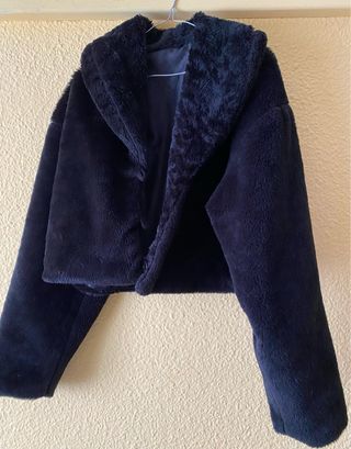 Chaquetón de pelo negro corto
