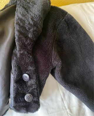 Chaquetón de pelo negro corto