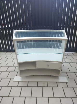 Mostrador curbo para negocio(tiendas,estética....