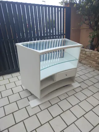 Mostrador curbo para negocio(tiendas,estética....