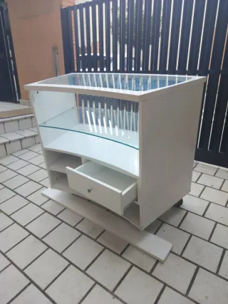 Mostrador curbo para negocio(tiendas,estética....