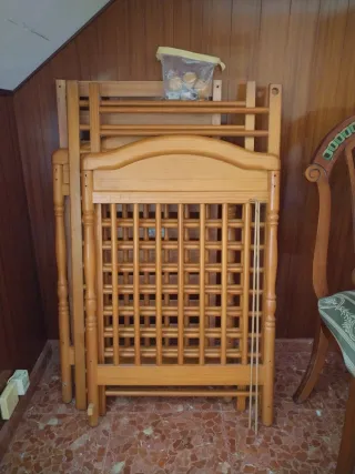 Cuna de madera plegable. Marca Micuna.