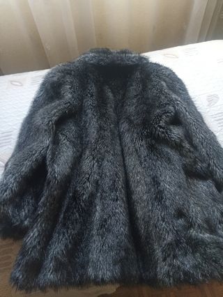 Chaquetón piel sintética negro/gris