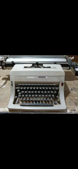Máquina de escribir Olivetti Linea 90