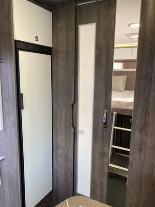 BENIMAR S-363 !!!SEMINUEVO!!! CAMAS GEMELAS GARAJE