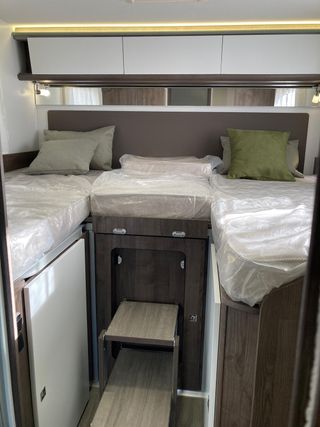 BENIMAR S-363 !!!SEMINUEVO!!! CAMAS GEMELAS GARAJE