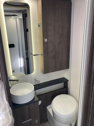 BENIMAR S-363 !!!SEMINUEVO!!! CAMAS GEMELAS GARAJE