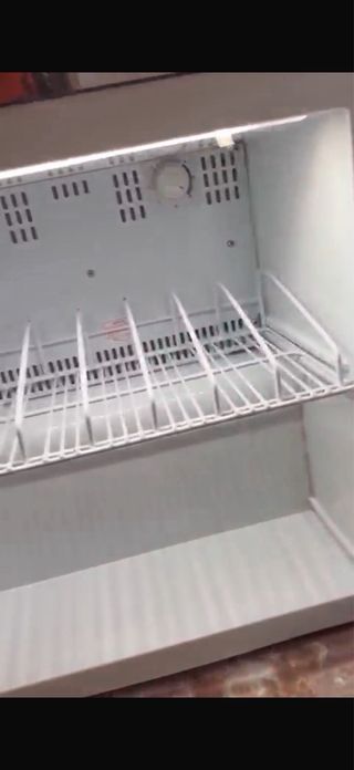 Nevera pequeña con puerta de cristal