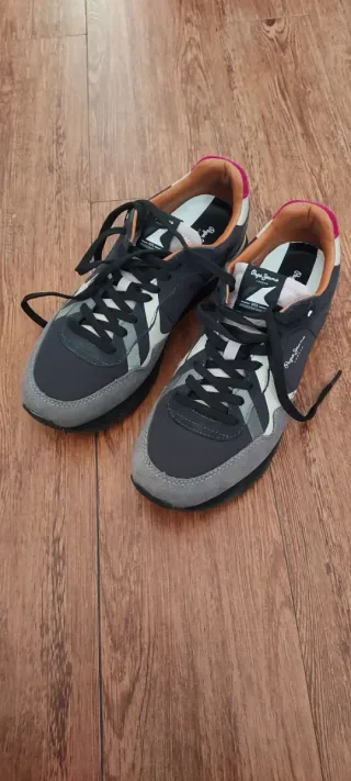 Zapatillas Pepe Jeans Talla 42. Me queda grande