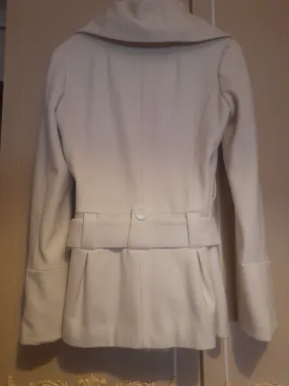 Chaqueta BASIC crema talla M,