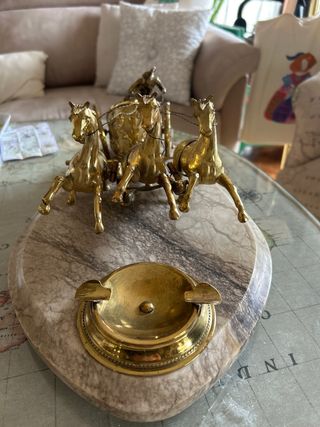 Cenicero Bronce y Mármol Carro Romano