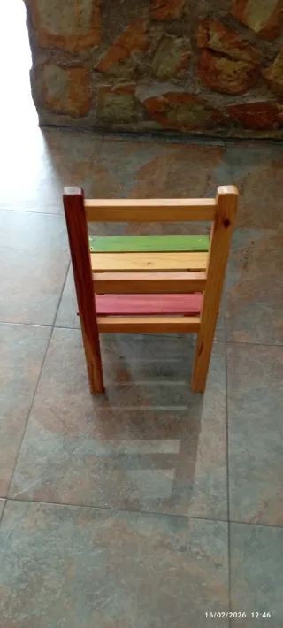 Silla infantil de madera