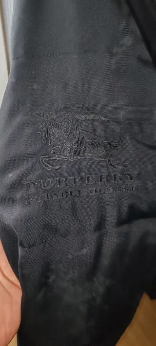 Parka Burberry Negra con Capucha y Pelo