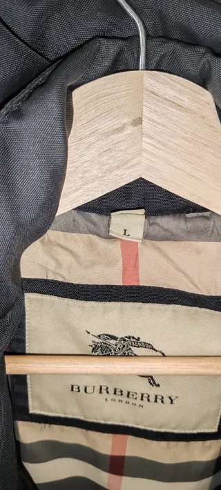 Parka Burberry Negra con Capucha y Pelo