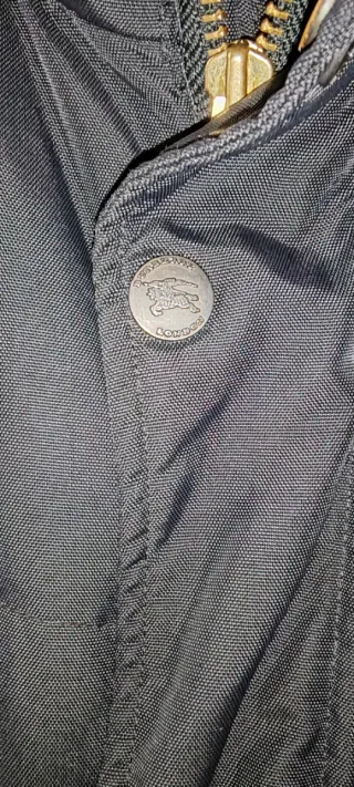 Parka Burberry Negra con Capucha y Pelo