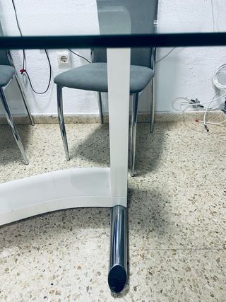 Mesa de comedor cristal y metal