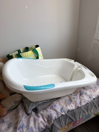 Bañera infantil blanca y azul
