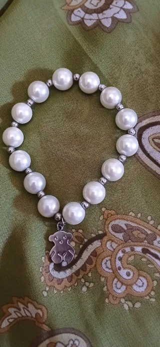 Pulsera perlas blancas y oso plata
