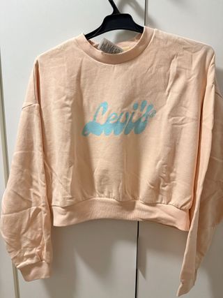 Sudadera Levi's rosa sin usar es cortita