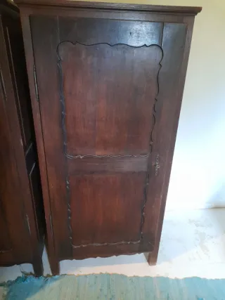 Armario de madera antiguo.