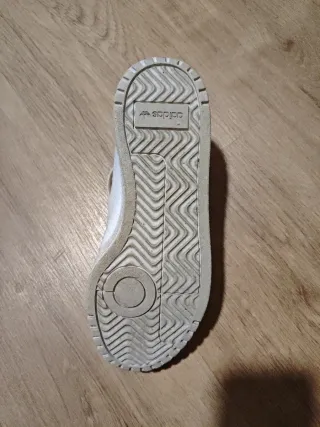 Zapatillas Adidas Blancas y Rojas