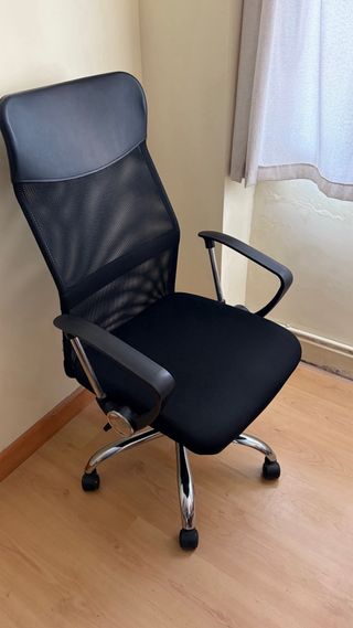 Silla de oficina negra